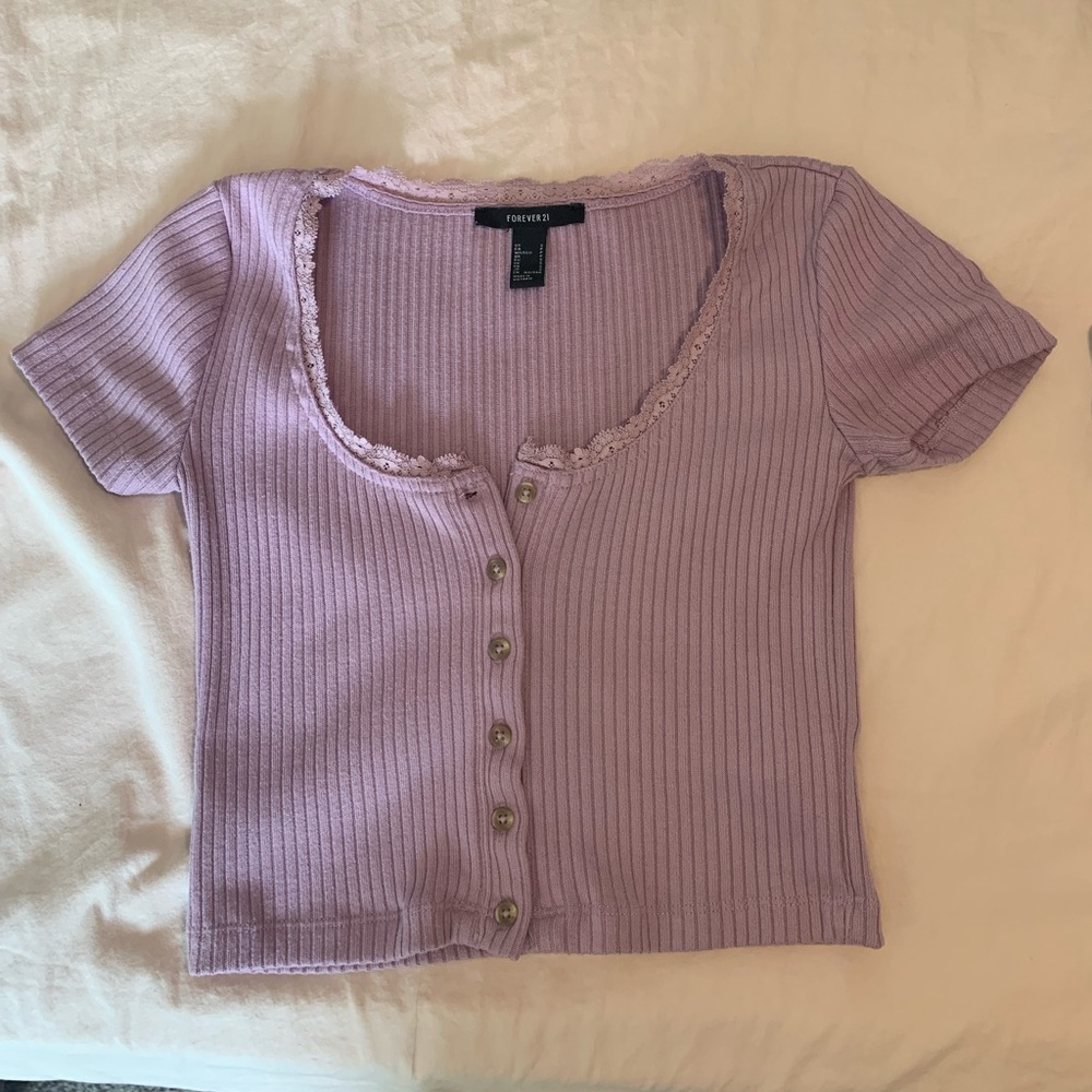 FOREVER 21 LIGHT PURPLE BUTTON UP CROP TOP